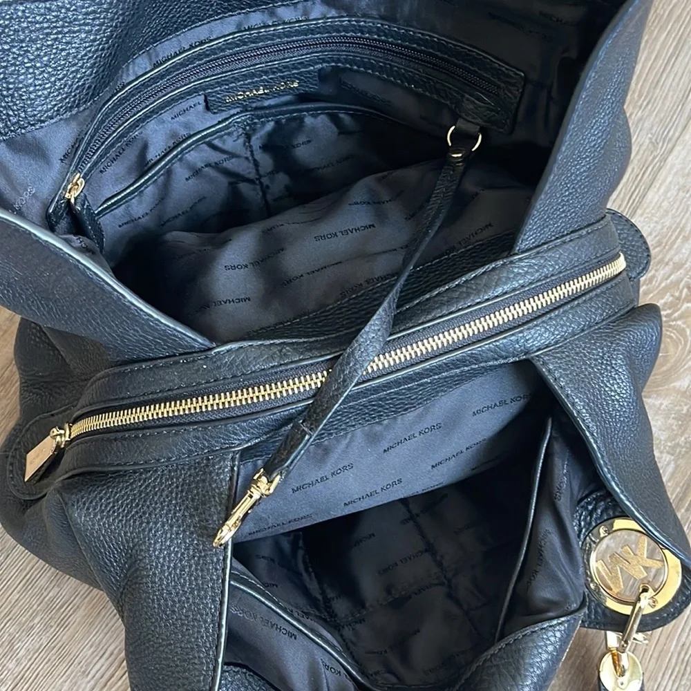 MICHAEL KORS Fulton Large Pebbled Leather Shoulder Bag - Picture 12 of 16